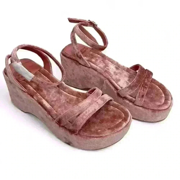 Jeffrey Campbell Shoes - Jeffrey Campbell Activate Pink Velvet Platform Size 5 (runs big could fit a 5.5)